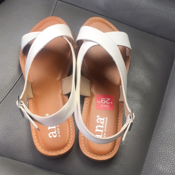 New White sandals - Picture 3 of 3